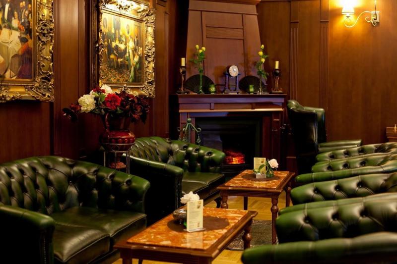 Lobby bar